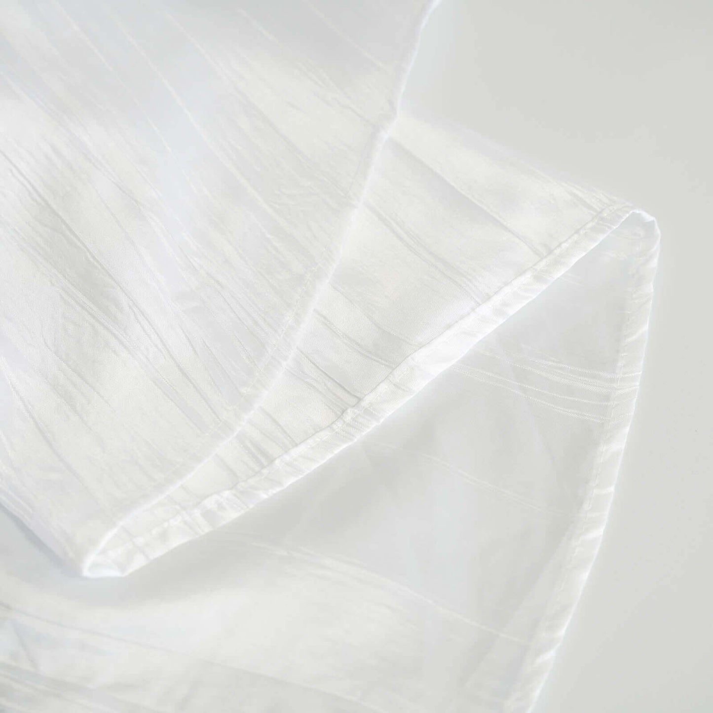 Taffeta 120" Round Tablecloth White - Seamless Accordion Crinkle Design for Stylish Occasions