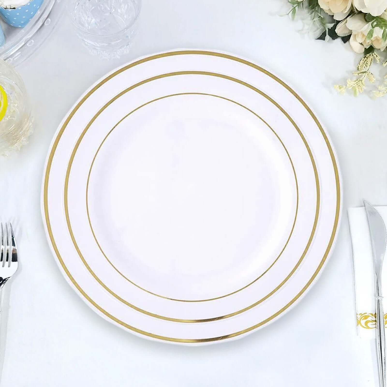 10 - Pack Plastic Dessert Plates Ivory with TrÃ¨s Chic Gold Rim - Disposable Plates for Parties 8" - Linen Luxes