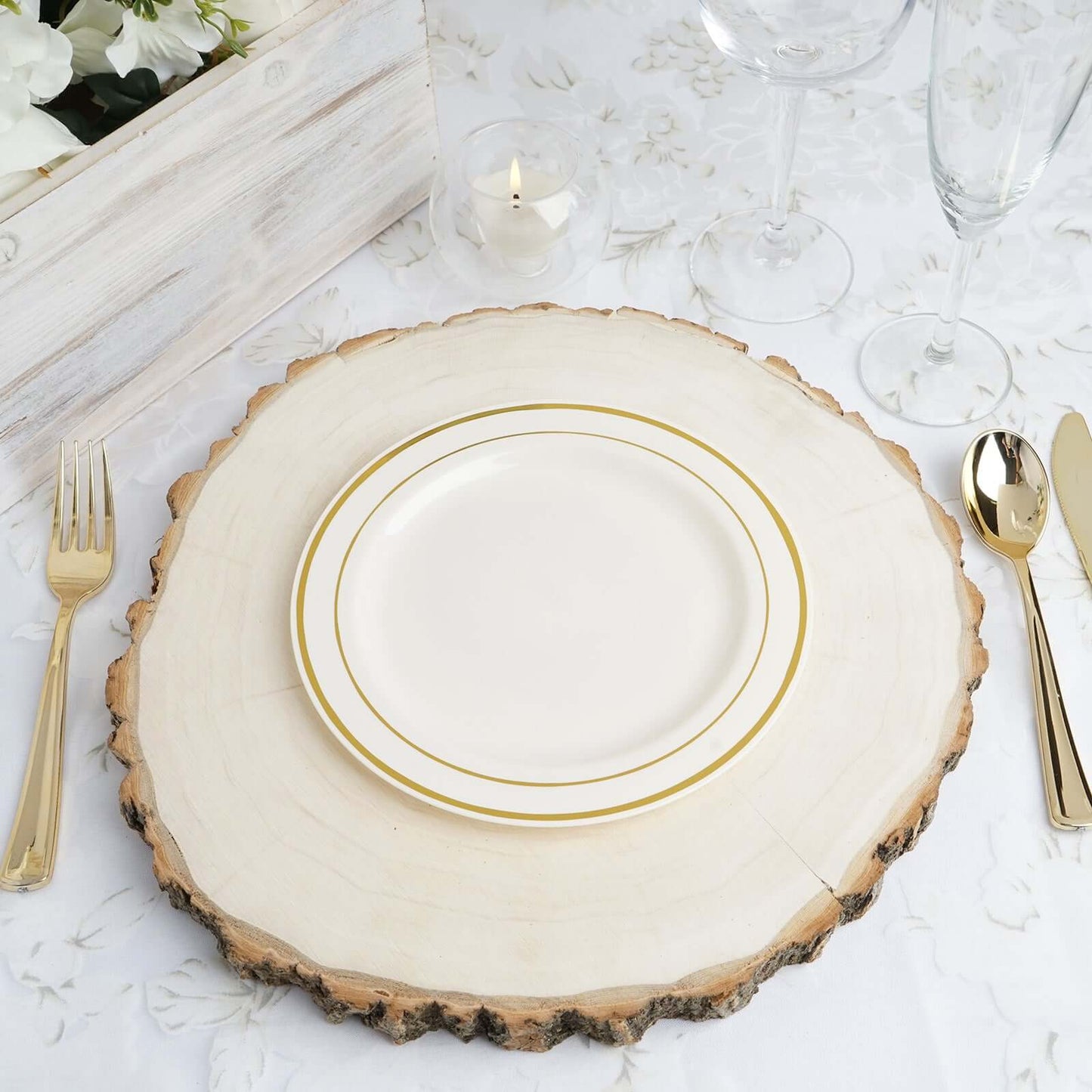 10 - Pack Plastic Dessert Plates Ivory with TrÃ¨s Chic Gold Rim - Disposable Plates for Parties 8" - Linen Luxes