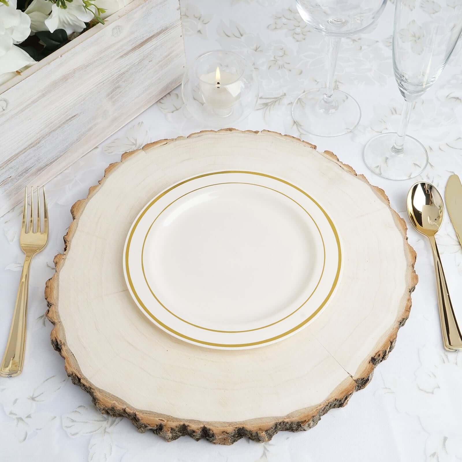 10 - Pack Plastic Dessert Plates Ivory with TrÃ¨s Chic Gold Rim - Disposable Plates for Parties 8" - Linen Luxes