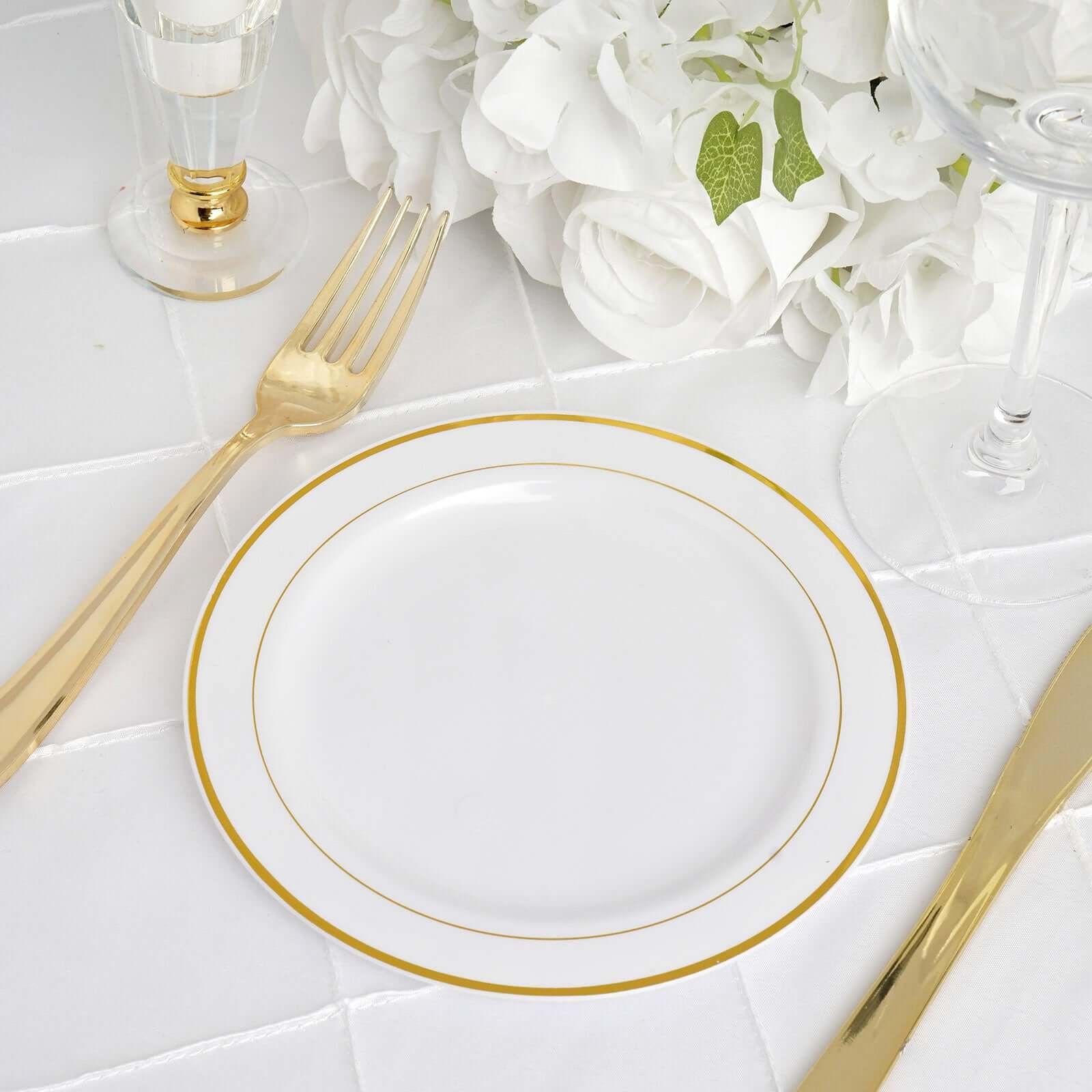 10 - Pack Plastic Dessert Plates White with TrÃ¨s Chic Gold Rim - Disposable Plates for Appetizers 6" - Linen Luxes