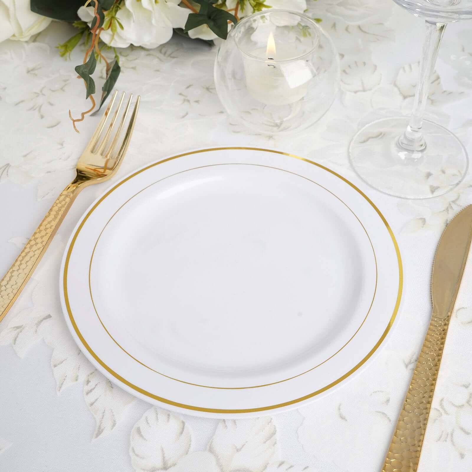 10 - Pack Plastic Dessert Plates White with TrÃ¨s Chic Gold Rim - Disposable Plates for Parties 8" - Linen Luxes