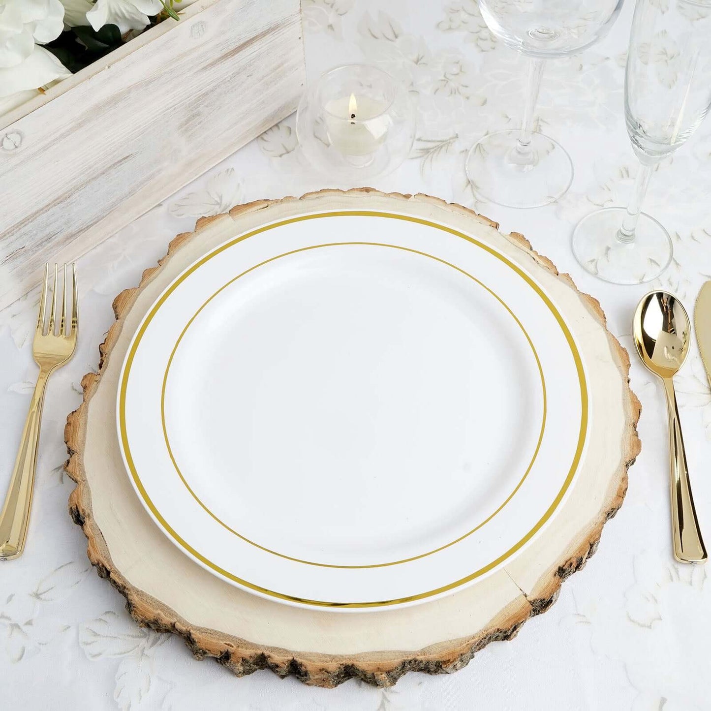 10 - Pack Plastic Dinner Plates White with TrÃ¨s Chic Gold Rim - Perfect Disposable Party Plates 10" - Linen Luxes