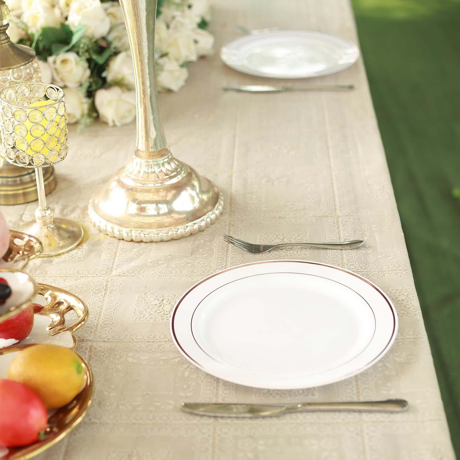 10 - Pack Plastic Dinner Plates White with TrÃ¨s Chic Rose Gold Rim - Perfect Disposable Party Plates 10" - Linen Luxes