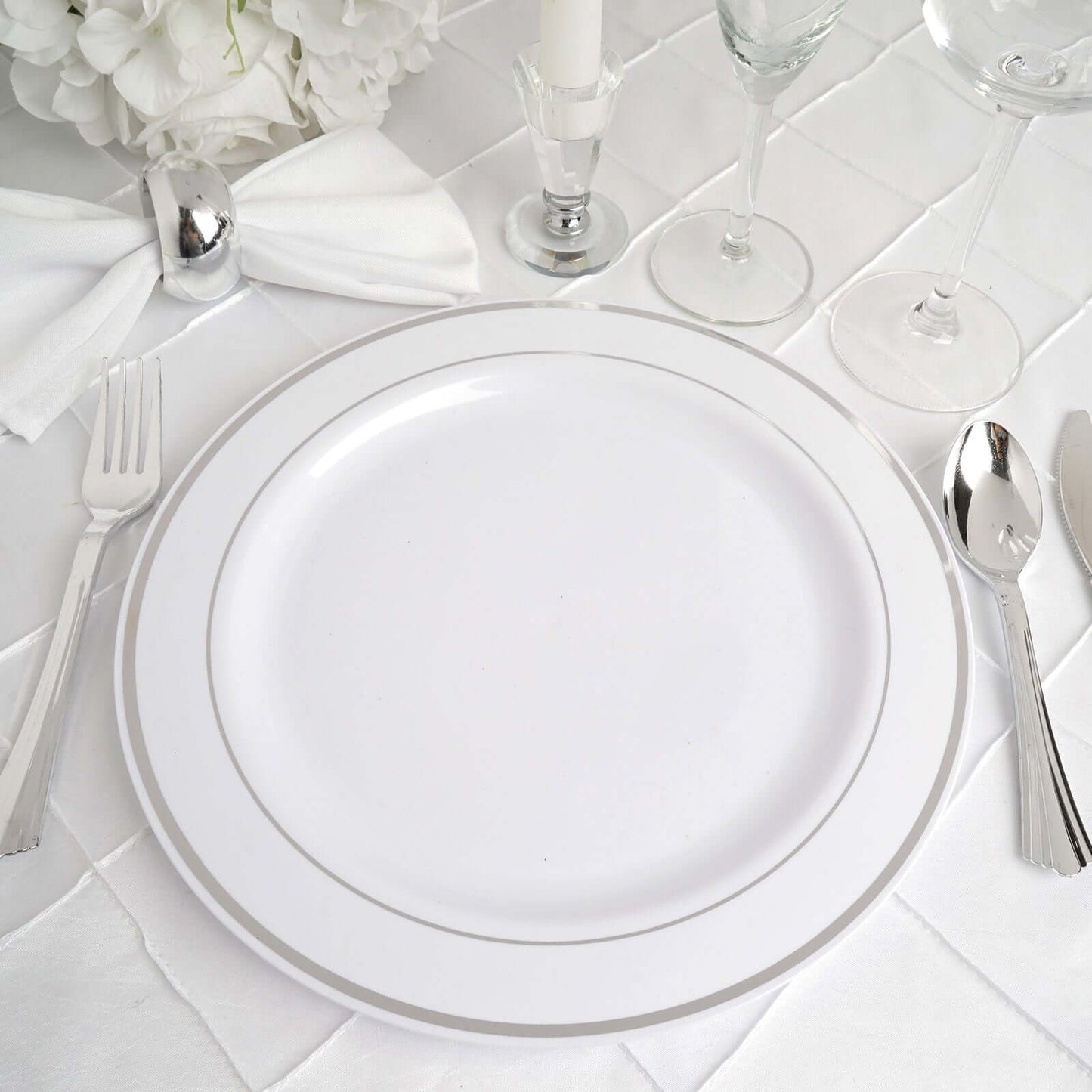 10 - Pack Plastic Dinner Plates White with TrÃ¨s Chic Silver Rim - Perfect Disposable Party Plates 10" - Linen Luxes