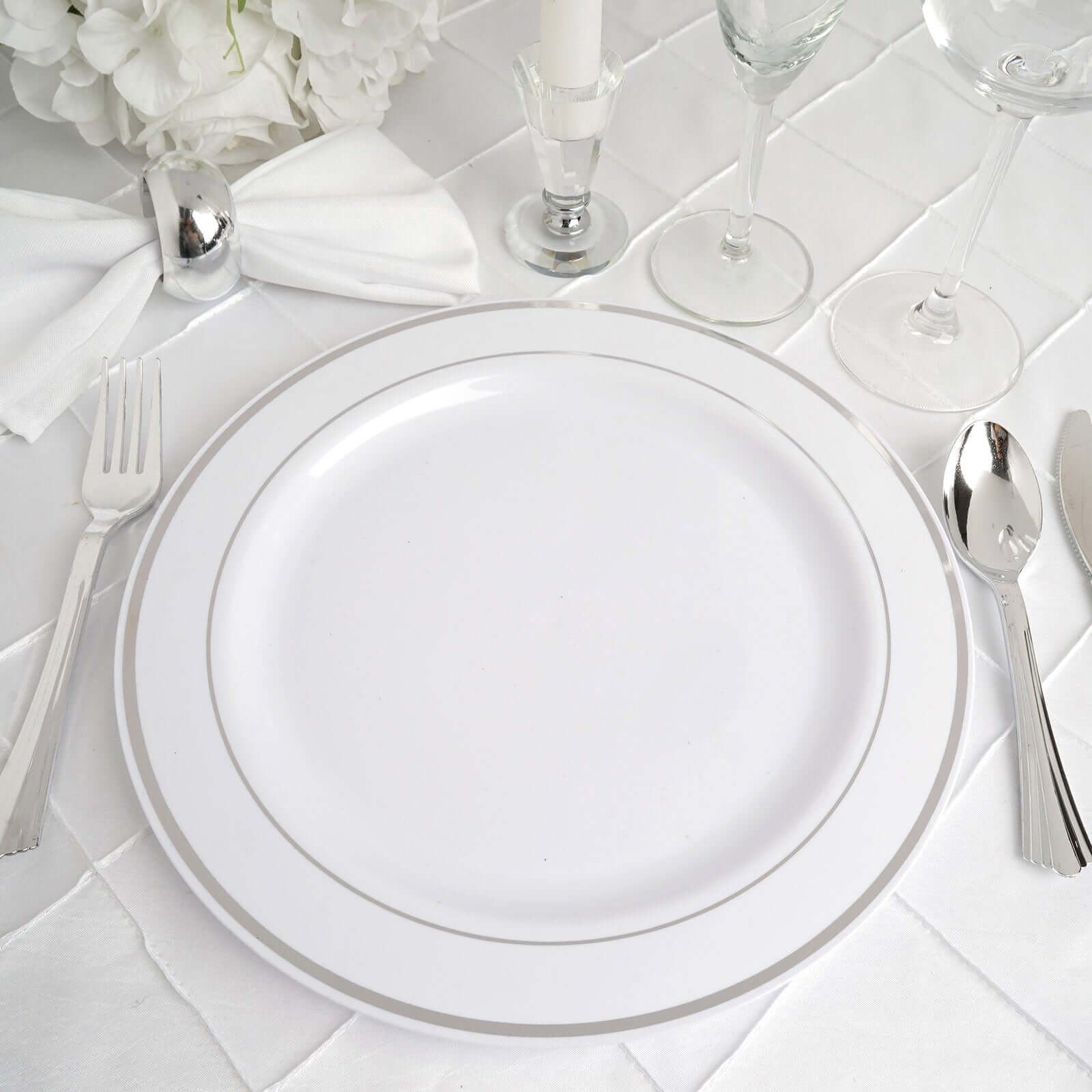 10 - Pack Plastic Dinner Plates White with TrÃ¨s Chic Silver Rim - Perfect Disposable Party Plates 10" - Linen Luxes
