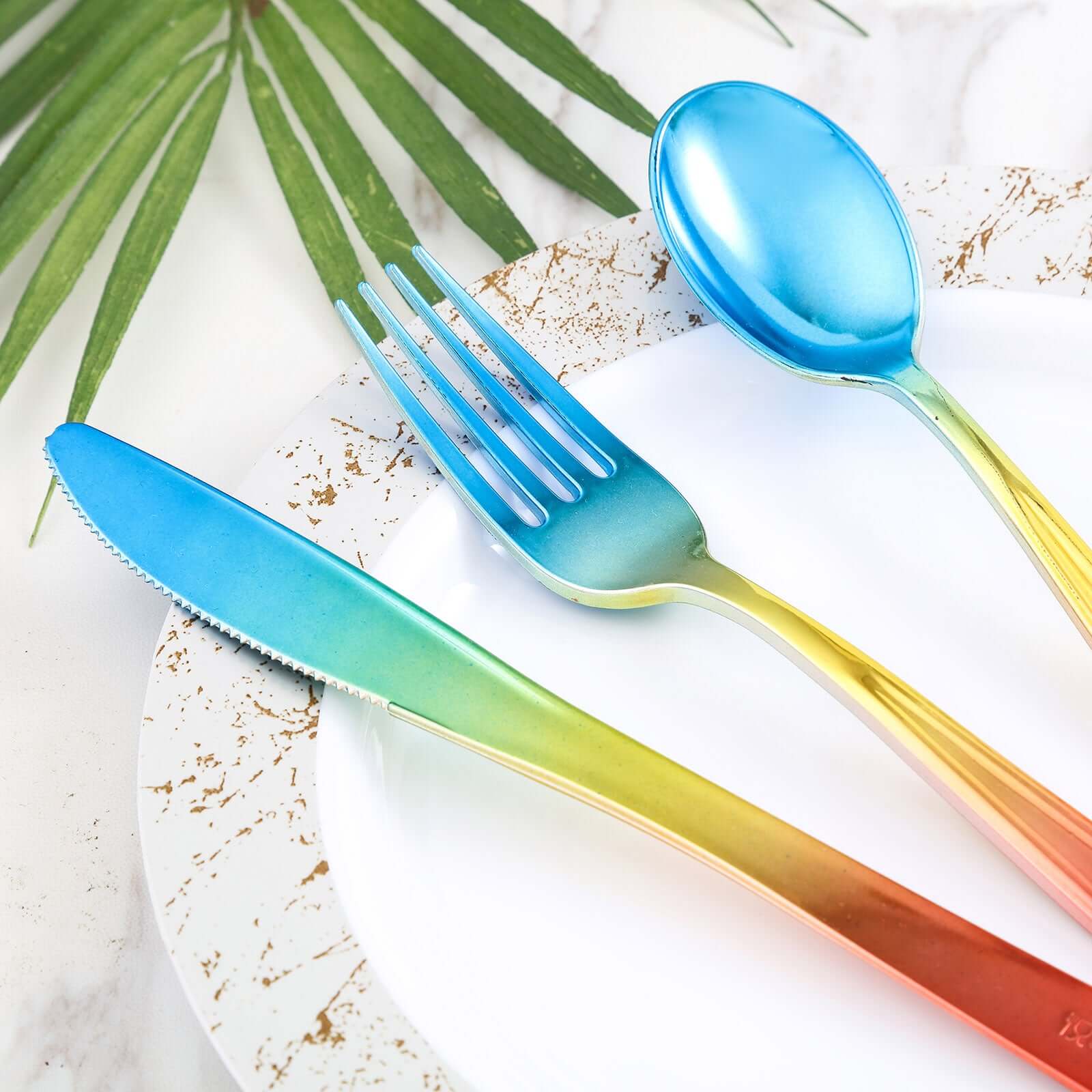 24 Pack - 8" Rainbow Ombre Design Heavy Duty Plastic Knives - Linen Luxes