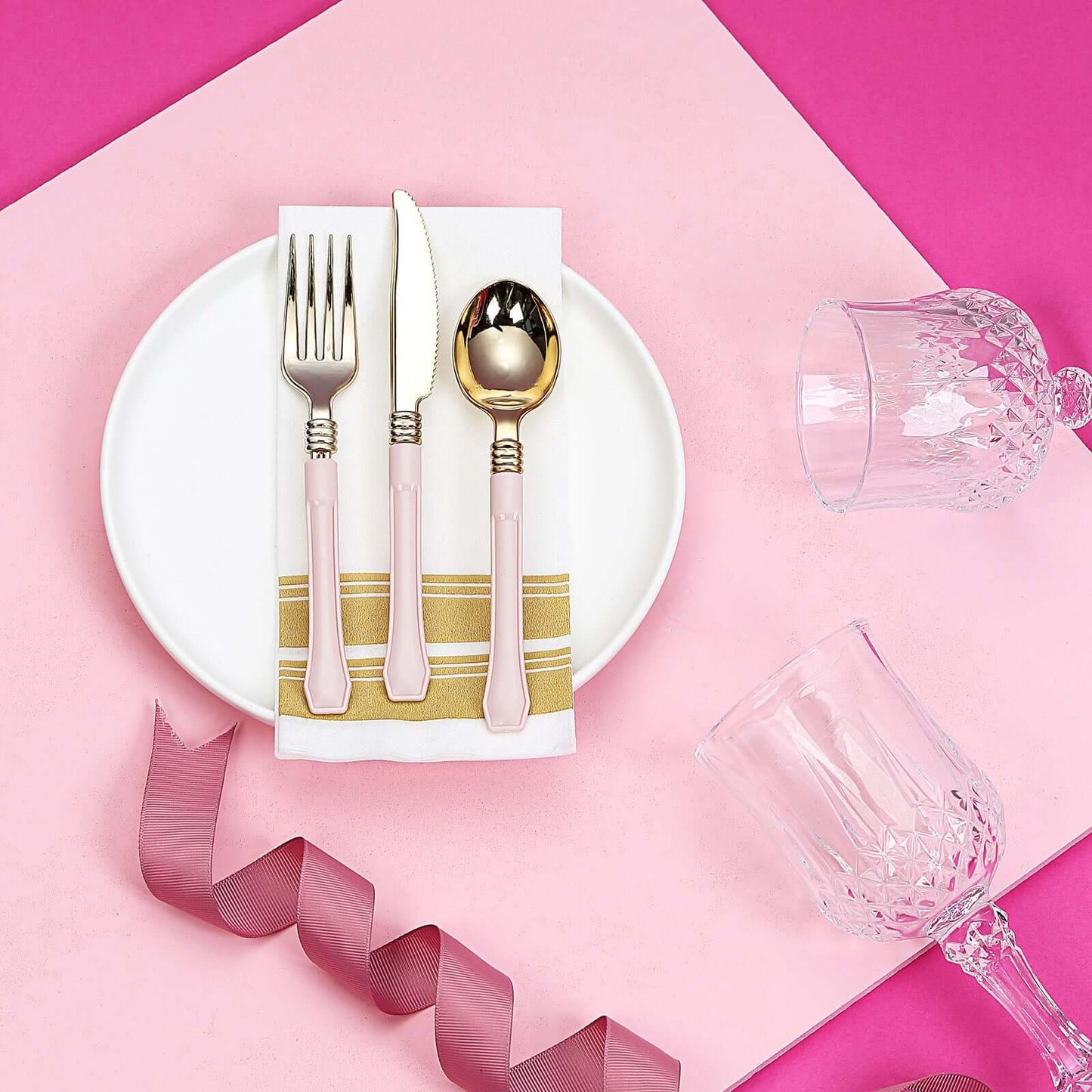 24 Pack Gold 7.5" Heavy Duty Plastic Knives with Blush Handle, Disposable Silverware - Linen Luxes