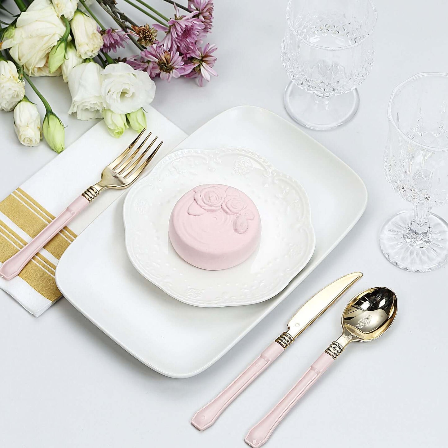 24 Pack Gold 7.5" Heavy Duty Plastic Knives with Blush Handle, Disposable Silverware - Linen Luxes