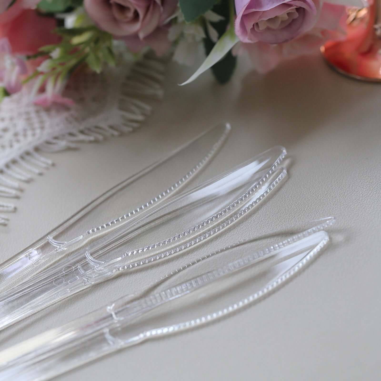 25 - Pack Plastic Knives Clear Heavy Duty with Fluted Handles - Durable Disposable Utensils 7" - Linen Luxes