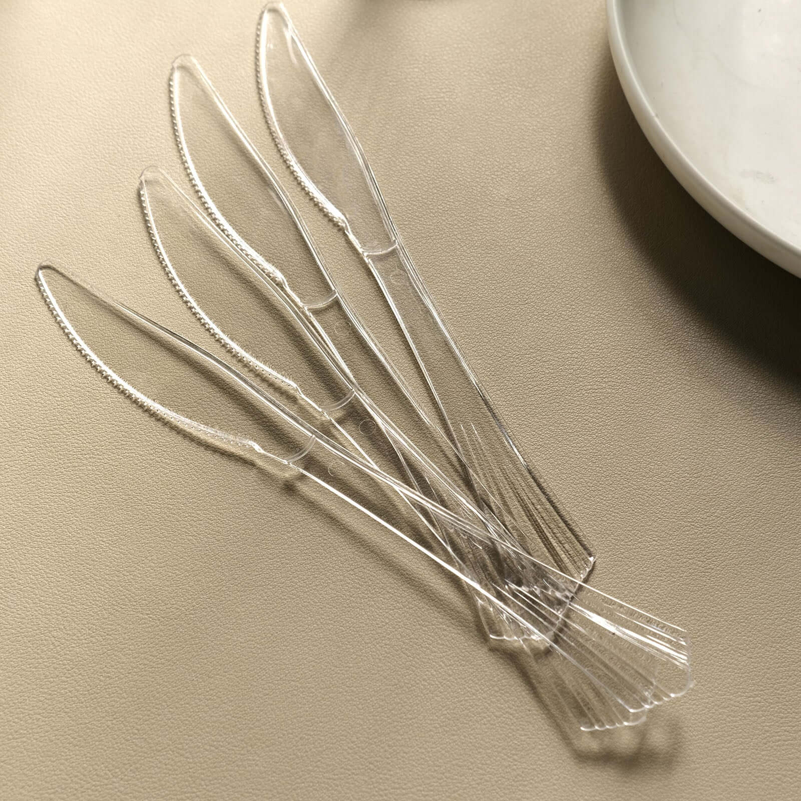 25 - Pack Plastic Knives Clear Heavy Duty with Fluted Handles - Durable Disposable Utensils 7" - Linen Luxes