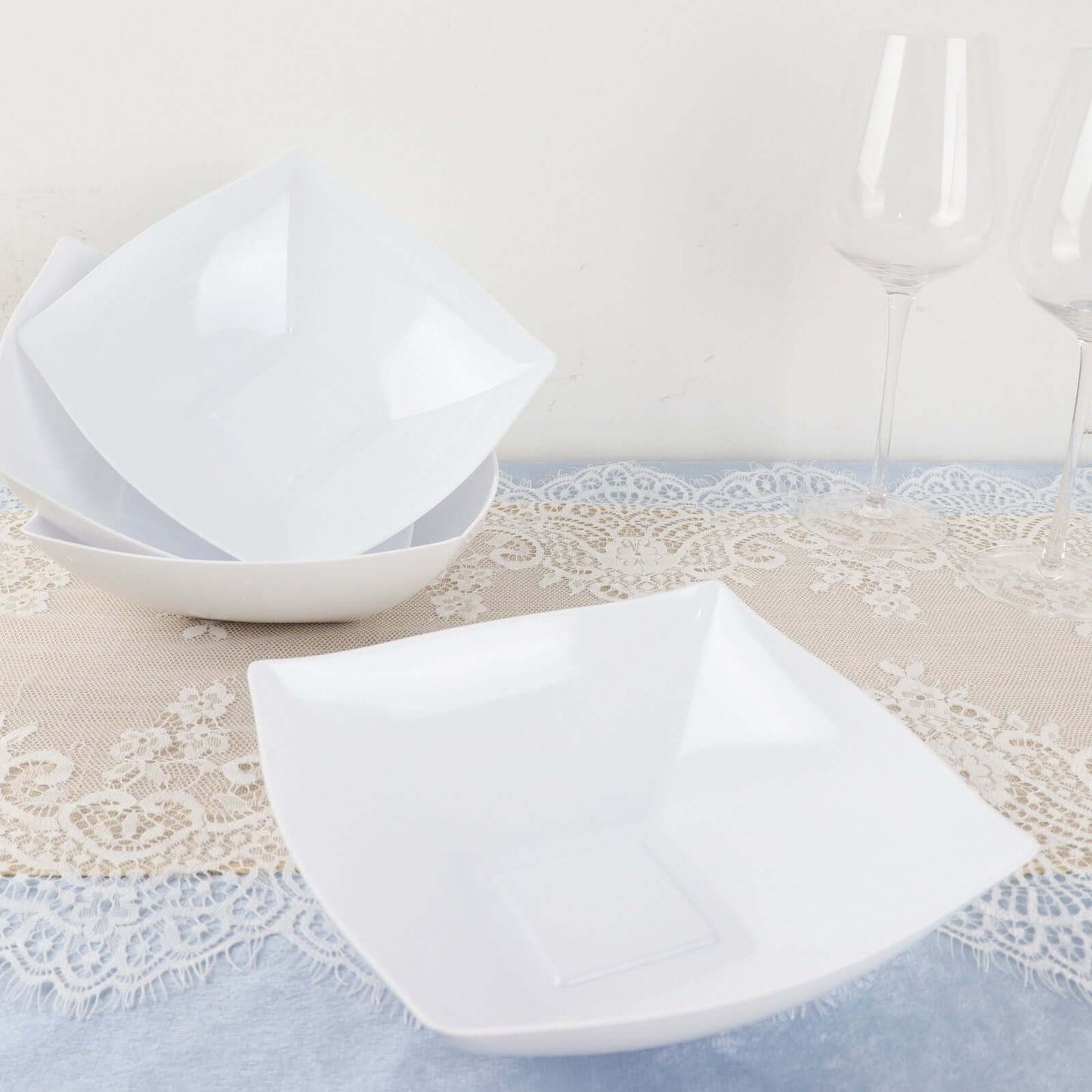 4 - Pack Plastic Serving Bowls White Square - Lightweight Medium Disposable Dishes for Events 32oz - Linen Luxes