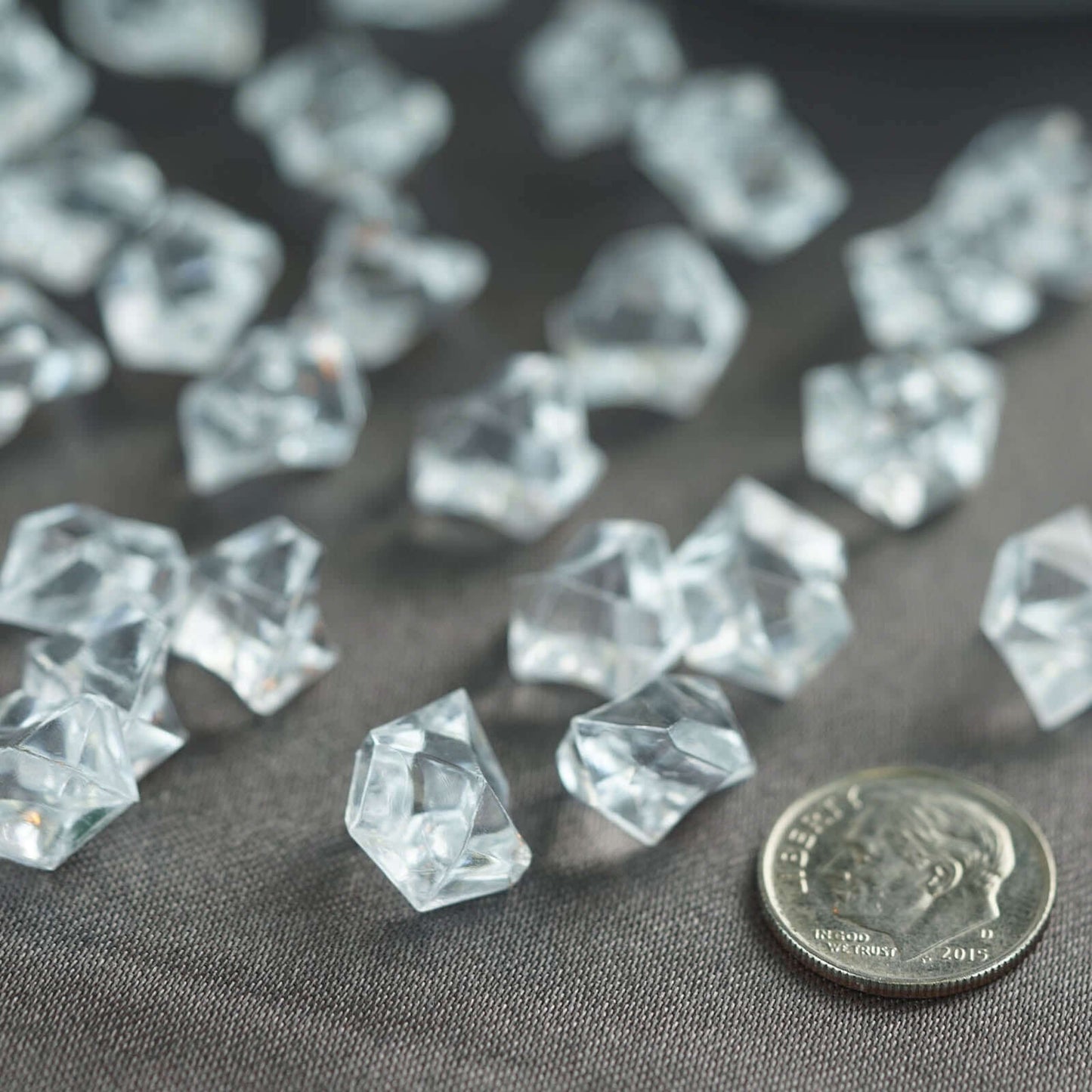 400 Pcs Acrylic Ice Bead Vase Fillers Mini Clear - Chic DIY Craft Crystals for Wedding Centerpieces & Table Styling - Linen Luxes