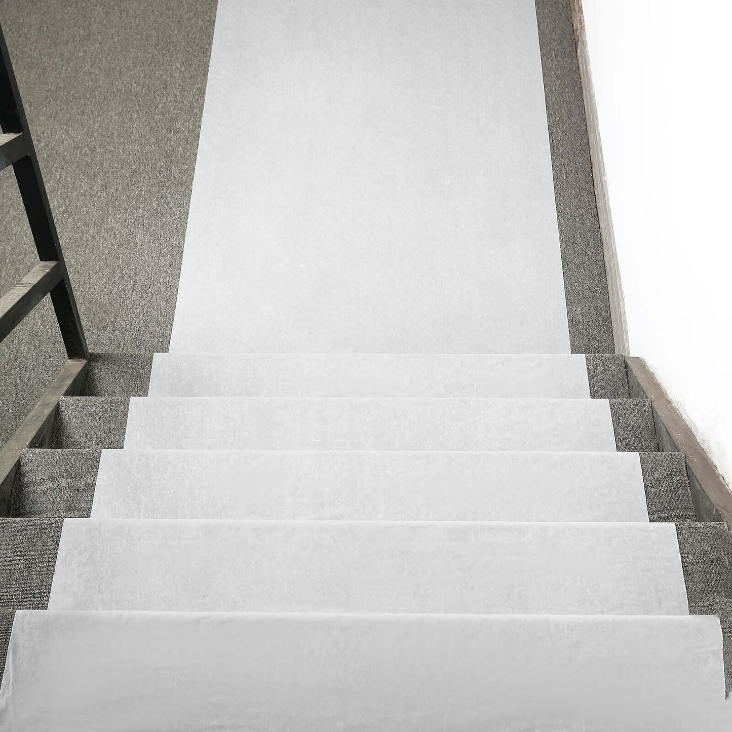 40"x100ft White PVC Aisle Runner - Linen Luxes