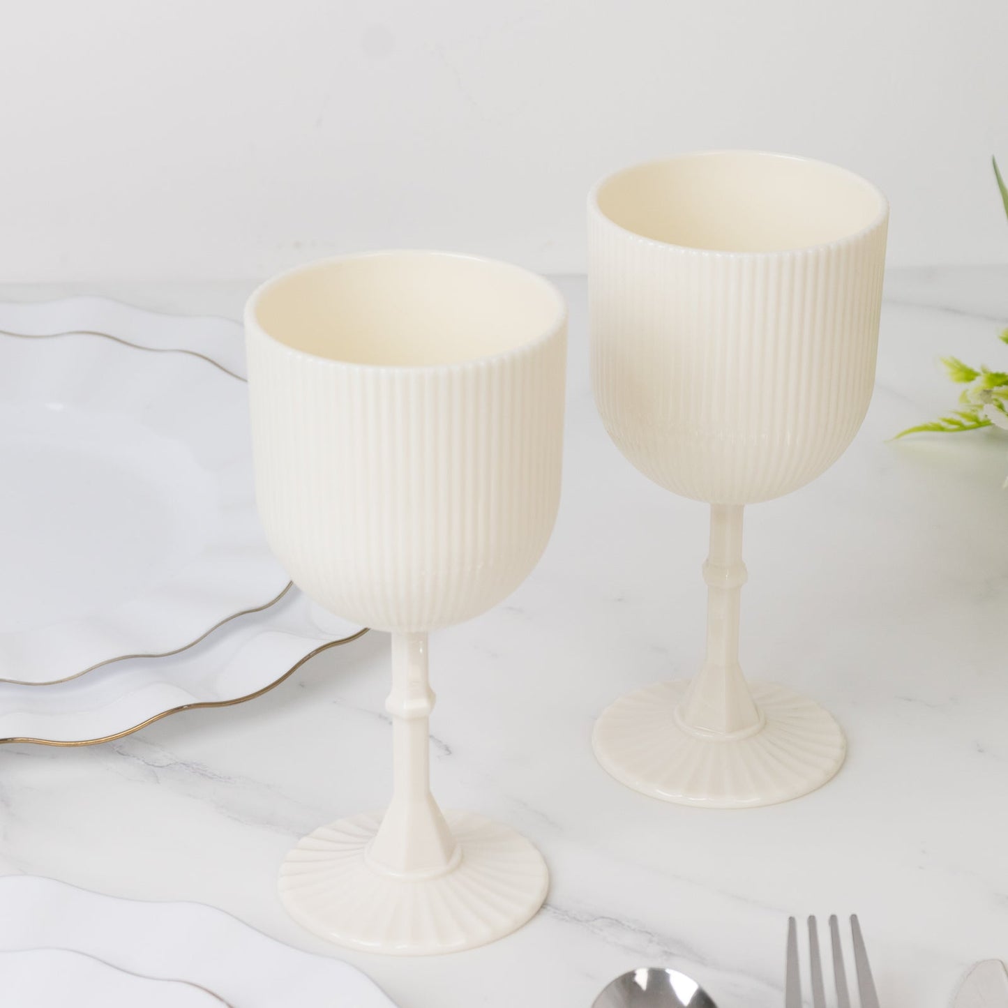 12-Pack Plastic Goblets White Vintage Ribbed Pattern - Reusable Shatterproof Glassware 9oz