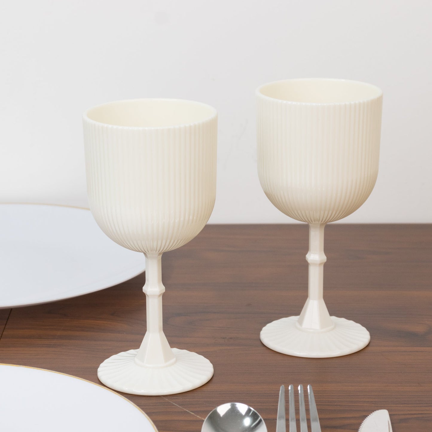 12-Pack Plastic Goblets White Vintage Ribbed Pattern - Reusable Shatterproof Glassware 9oz