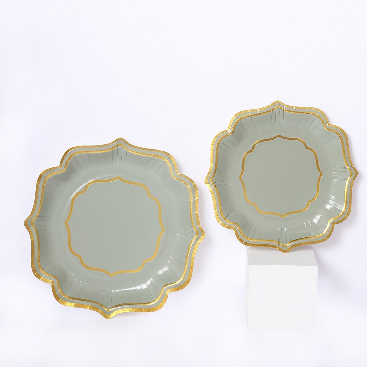 25-Pack Paper Dinner Plates in Sage Green with Gold Scallop Rim - Disposable 300GSM Party Plates 10"