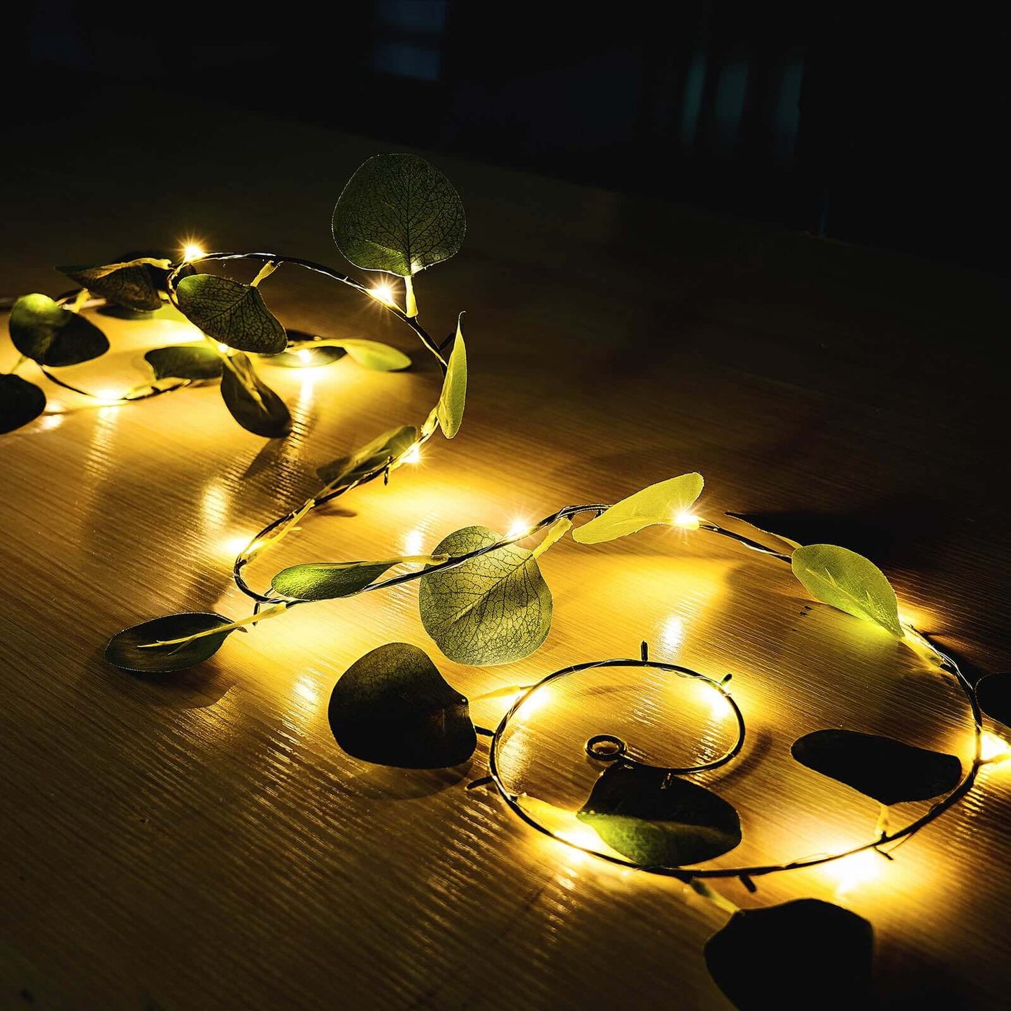 20 LED Vine String Lights Eucalyptus Leaf Design Green Warm White - Battery Operated Home DÃ©cor 7ft