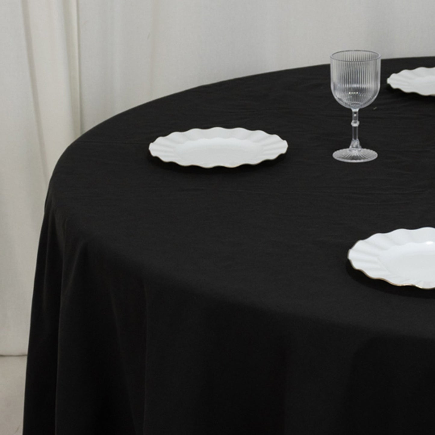 Cotton Blend 108" Round Tablecloth Black - Wrinkle-Resistant Design