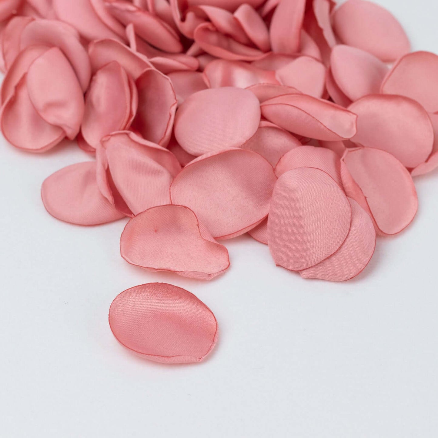 400-Pack Rose Petals Life-Like Flower Confetti Dusty Rose Matte Silk Round - Perfect for Event Tables 2"