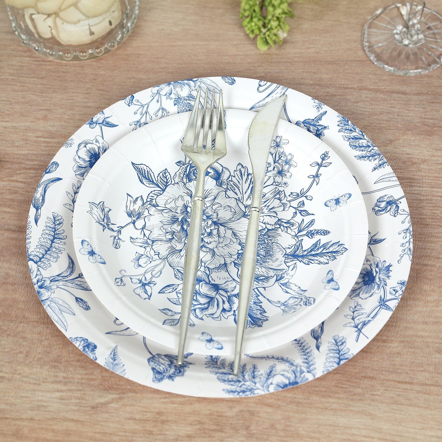 50-Pack Paper Round Dessert and Dinner Plates in White with Blue French Toile Pattern 7", 9"