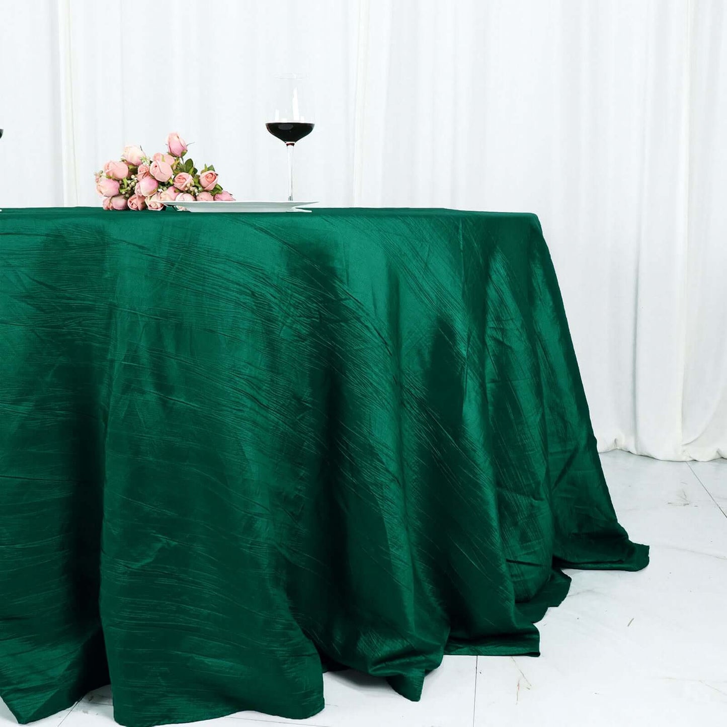 Taffeta 132" Round Tablecloth Hunter Emerald Green - Seamless Accordion Crinkle Table Cover