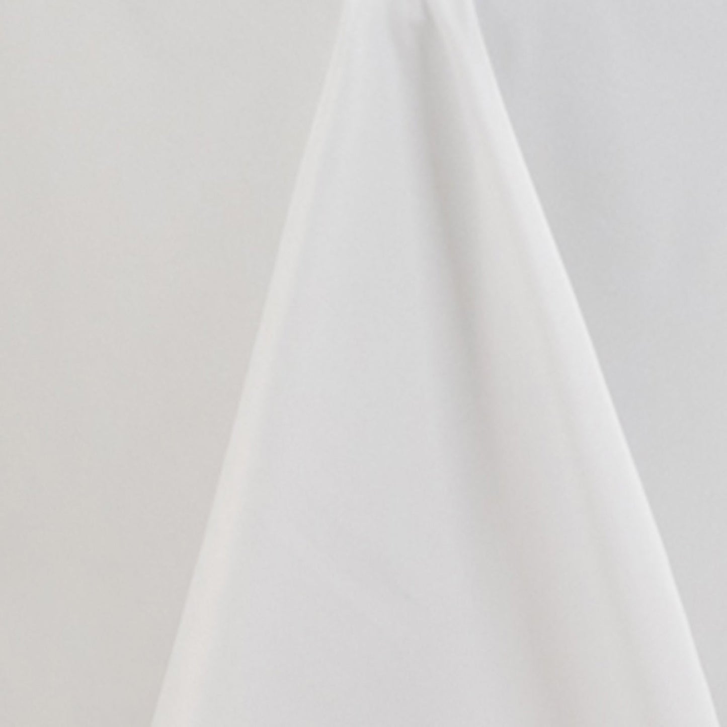 Fire Retardant Premium Polyester 132" Round Tablecloth White - Stylish High-Performance Table Cover for Large Gatherings