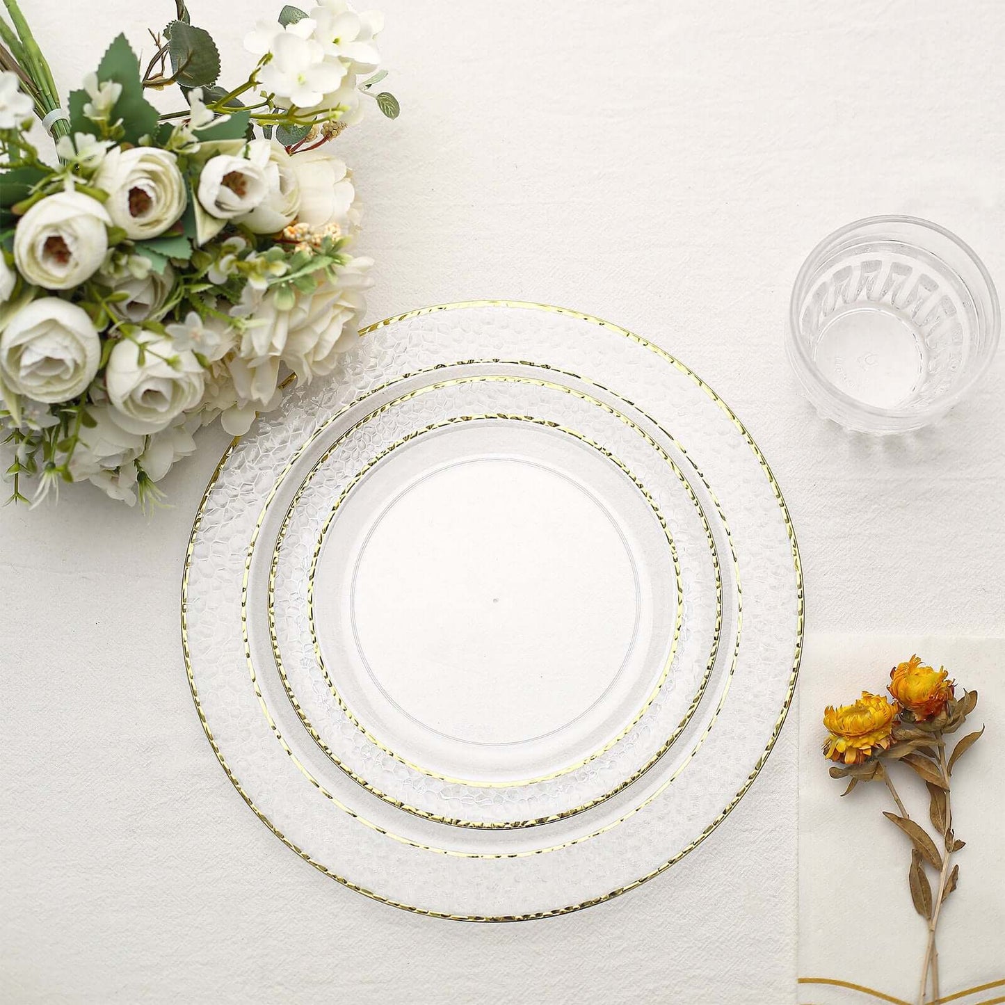 10-Pack Plastic 7.5" Round Appetizer Plates in Clear Hammered Design with Gold Rim - Disposable Salad Plates for Chic Banquets & Special Occasions