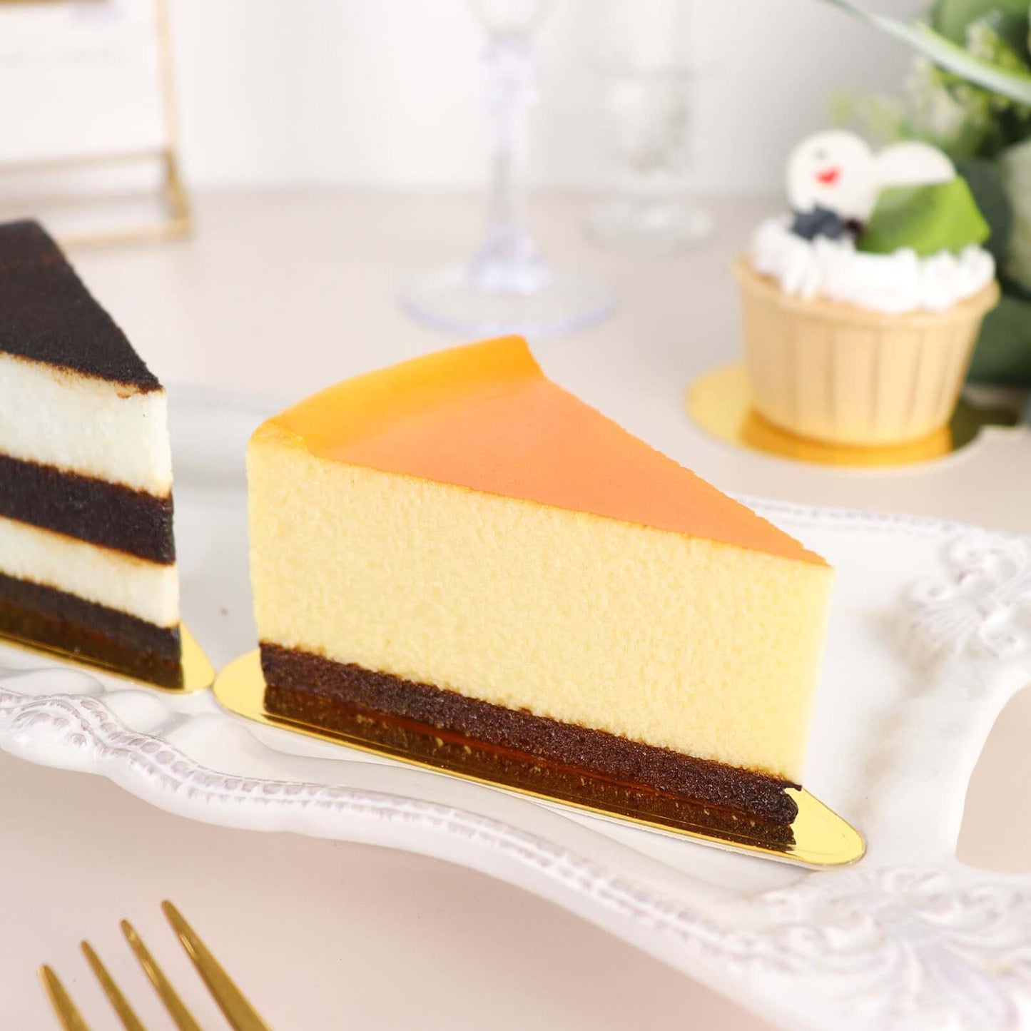 50-Pack Triangle Cake Boards in Gold Cardboard - Grease Proof Mini Paper Trays for Pastries Cupcakes & Dessert Slices 2.8"x 4.5"