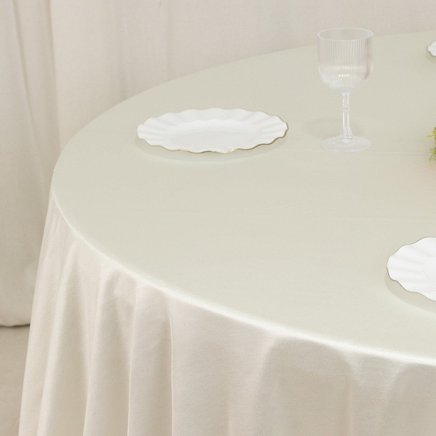 Scuba Round 132" Tablecloth Shimmering Pearl White - Wrinkle Free, Stain Resistant & Seamless Table Cover