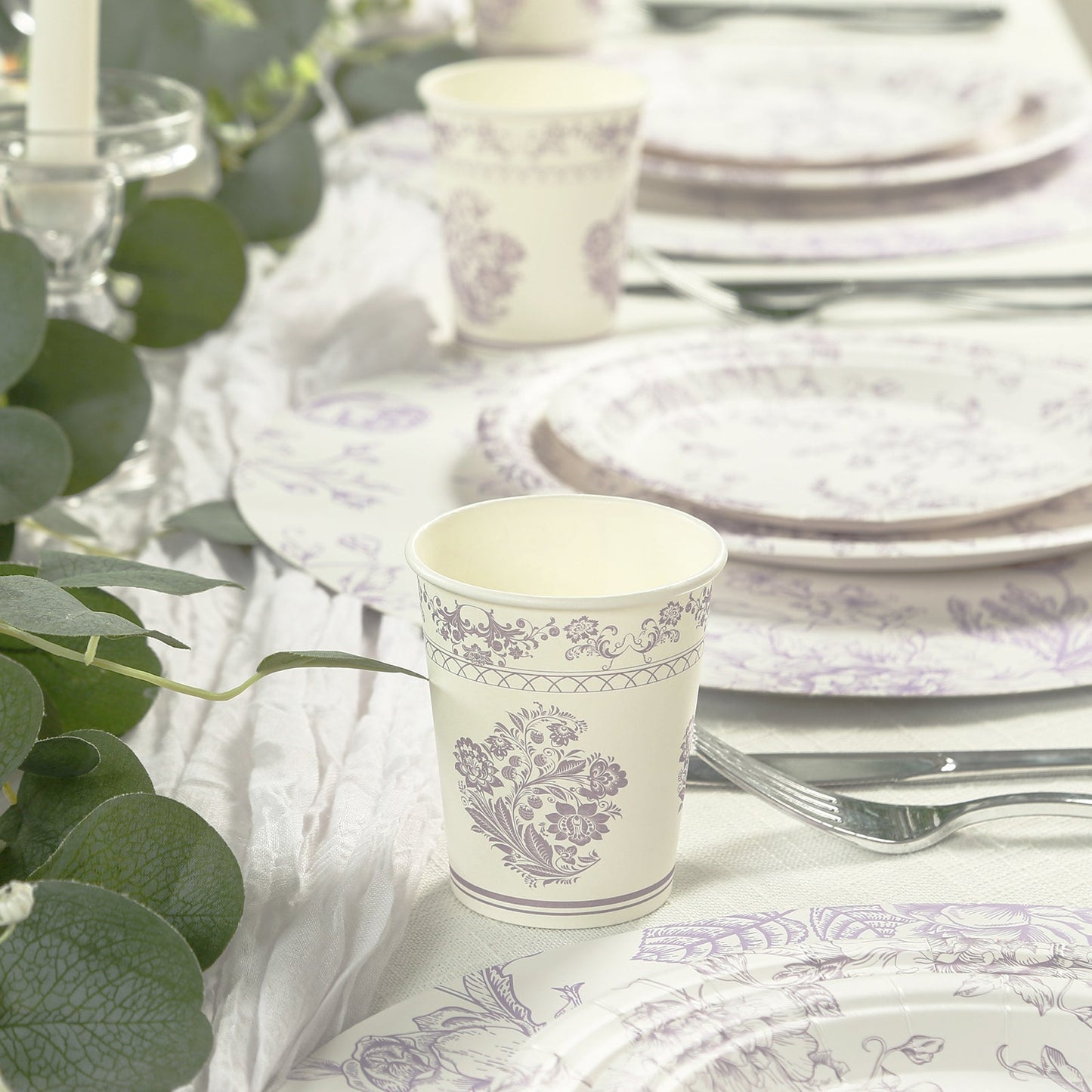 24 Pack Disposable Paper Cups in White Lavender Damask Floral Pattern, Elegant Party Cups - 9oz