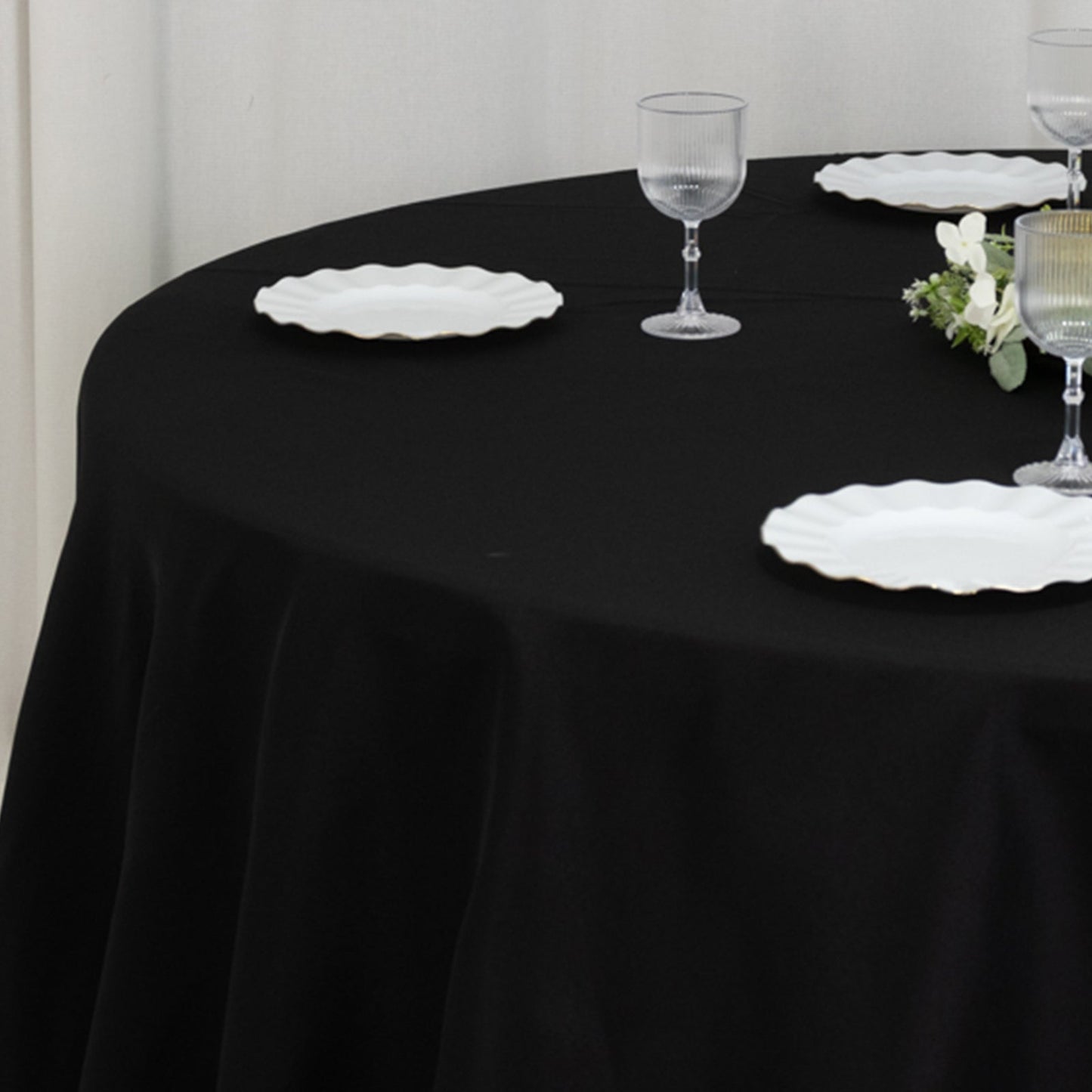 Fire Retardant Premium Polyester 132" Round Tablecloth Black - High-Performance Seamless Table Cover