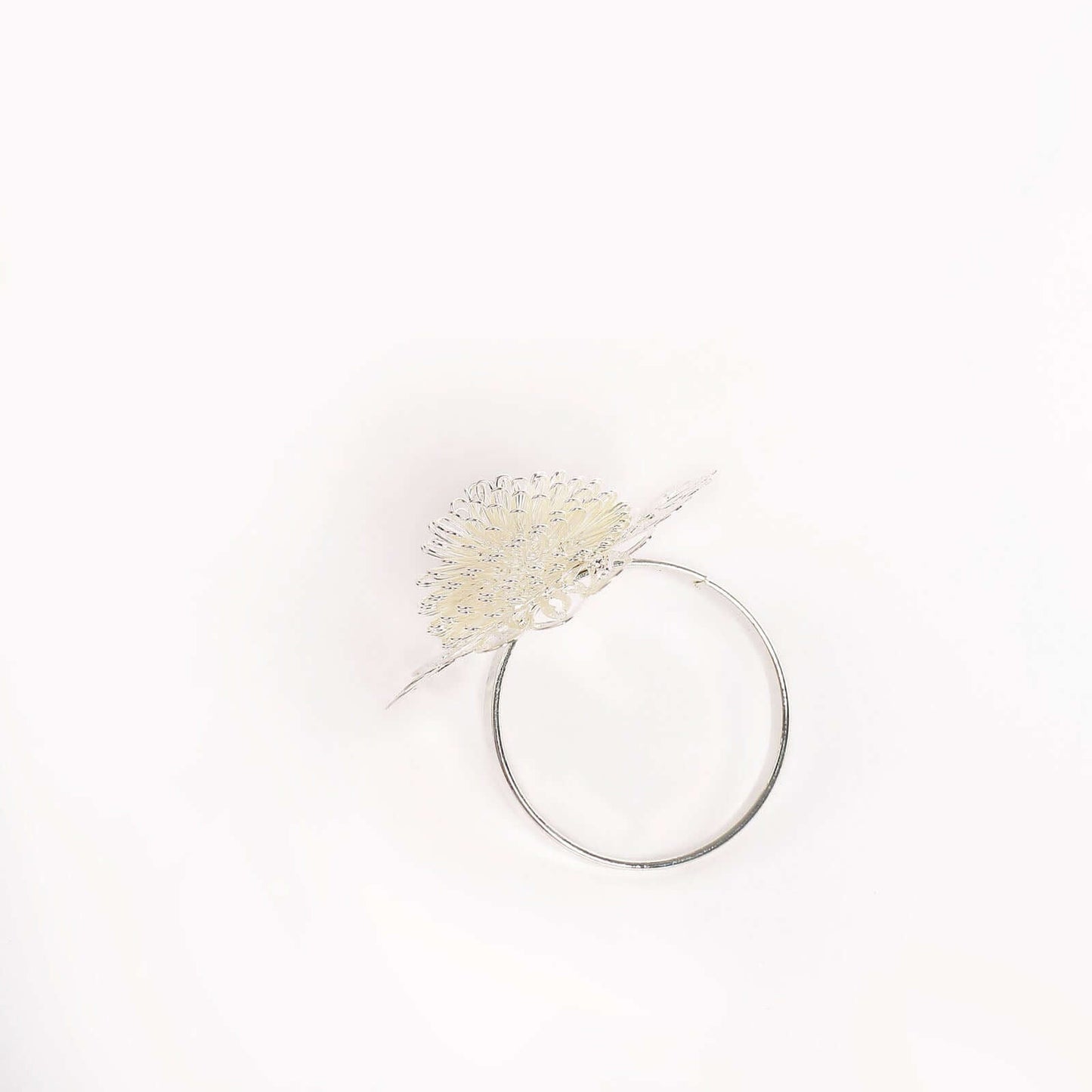 4 Pack 2" Elegant Silver Metal Floral Serviette Napkin Rings, Daisy Flower Buckle Napkin Holders