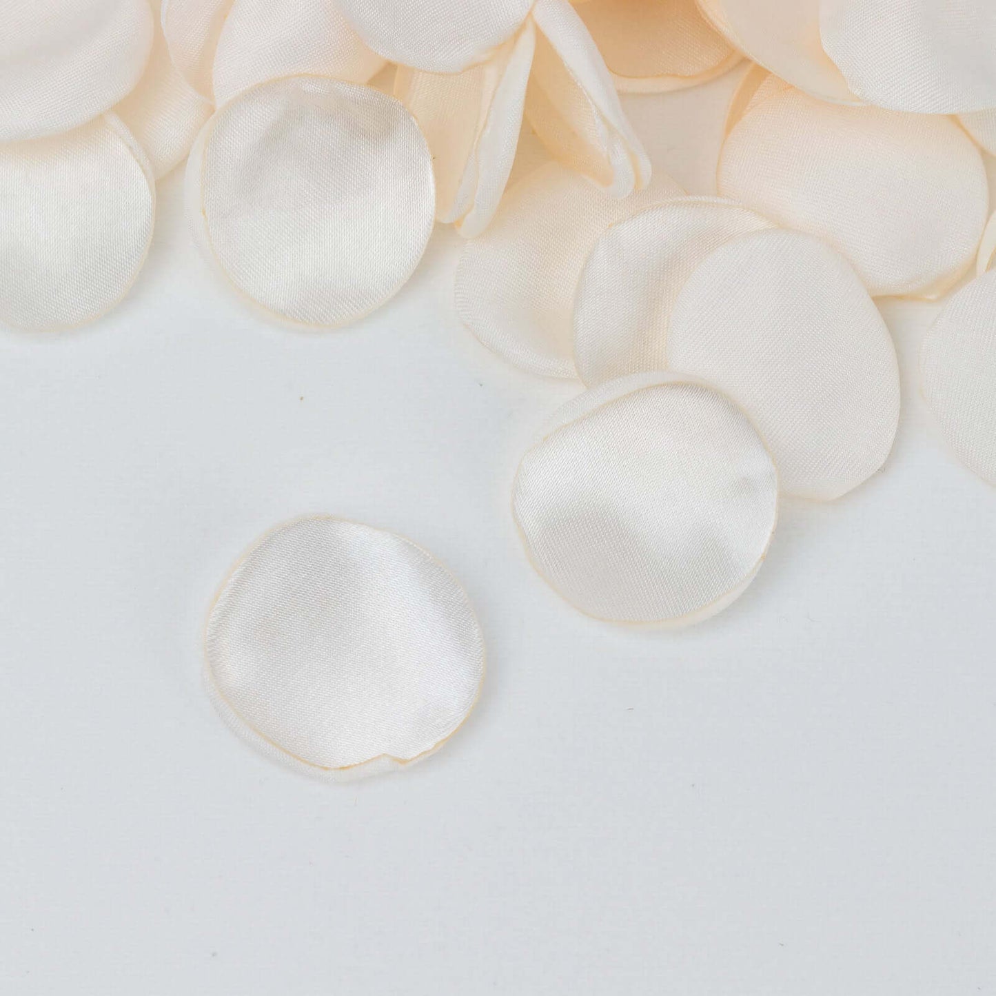 400-Pack Rose Petals Life-Like Flower Confetti Shiny Ivory Silk Round - Perfect for Event Tables 2"