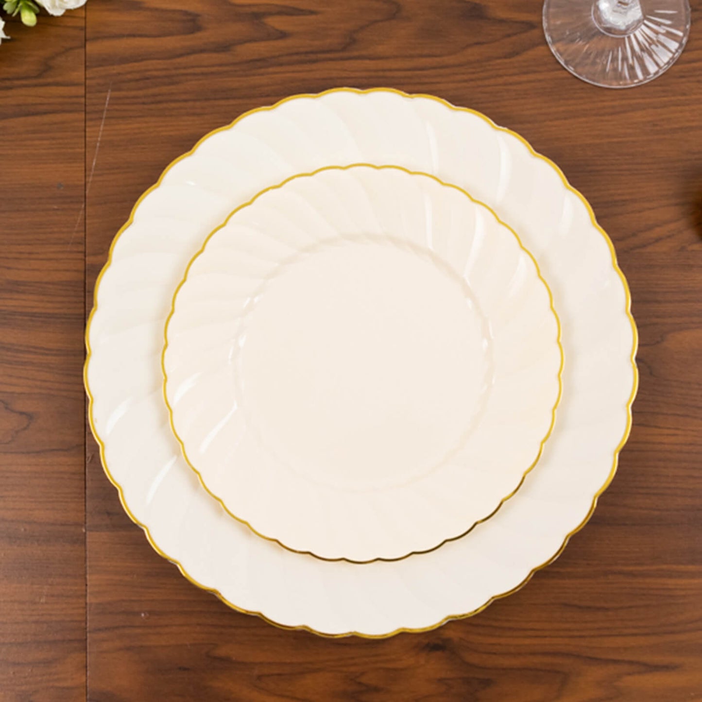10-Pack Plastic 10" Round Dinner Plates in Ivory with Gold Flair Rim - Disposable Party Plates