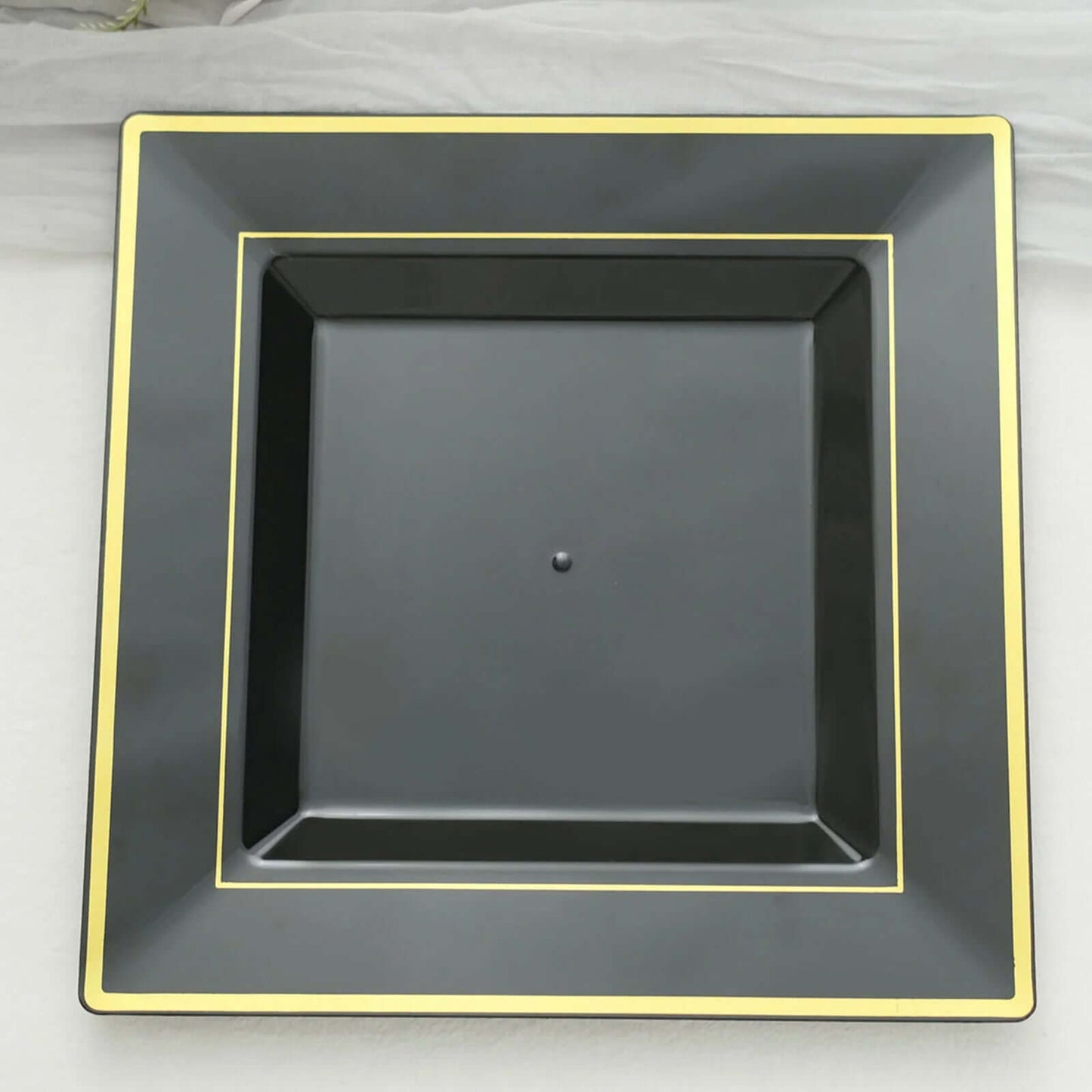 10-Pack Plastic Dinner Plates Black Square with Gold Trim - Lightweight Disposable Plates for Events 10"