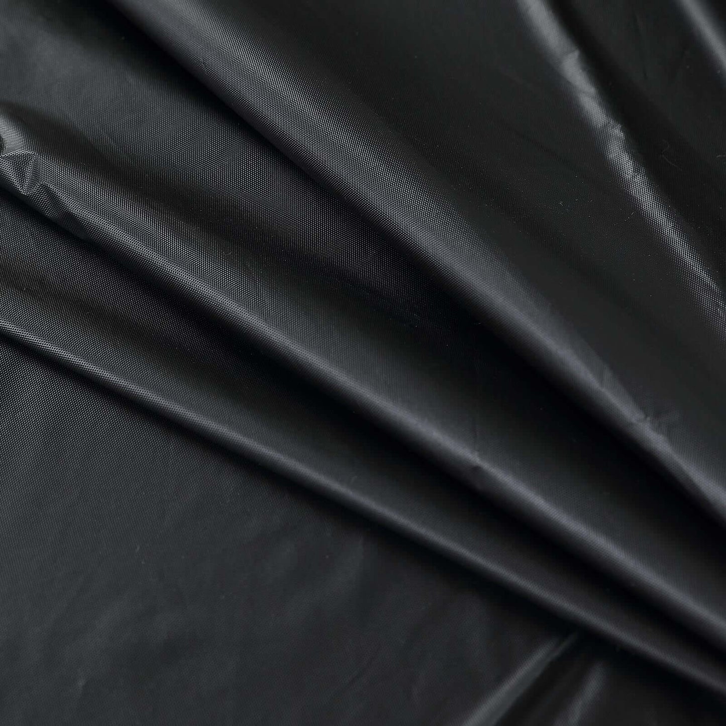 5-Pack Plastic Table Covers Black Round - Durable PVC Disposable Tablecloths for Events 84"