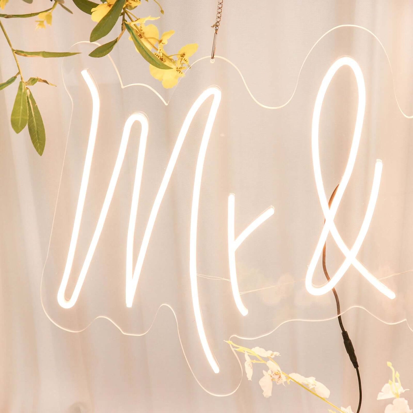 33" Mr and Mrs Neon Light Sign, LED Reusable Wall DÃ©cor Lights With 5ft Hanging Chain
