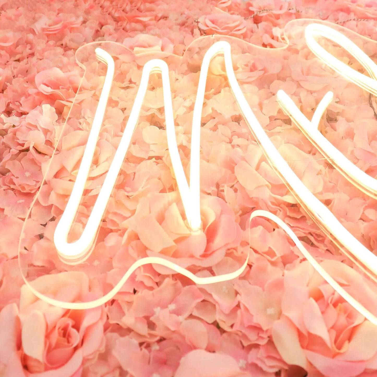 33" Mr and Mrs Neon Light Sign, LED Reusable Wall DÃ©cor Lights With 5ft Hanging Chain