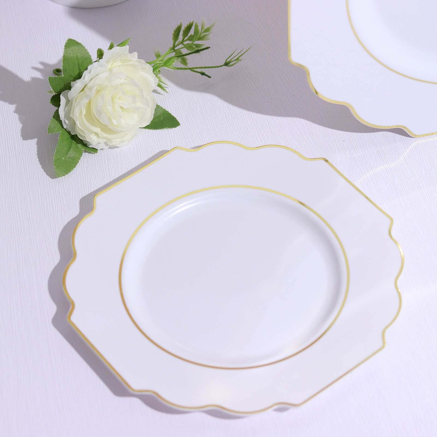 10-Pack Plastic Dinner Plates in White Baroque Design with Scalloped Gold Rim - Heavy Duty Disposable Party Plates for Events & Banquets 11"