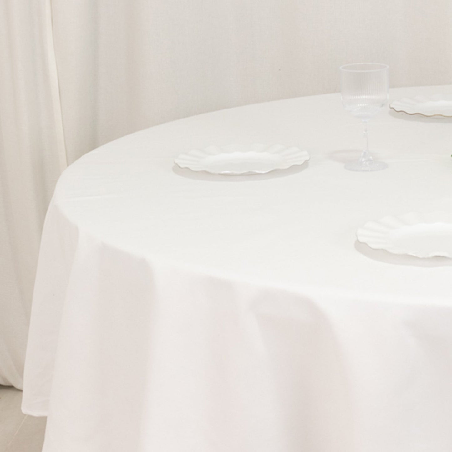 Cotton Blend 90" Round Tablecloth White - Wrinkle-Resistant Design for Versatile Settings