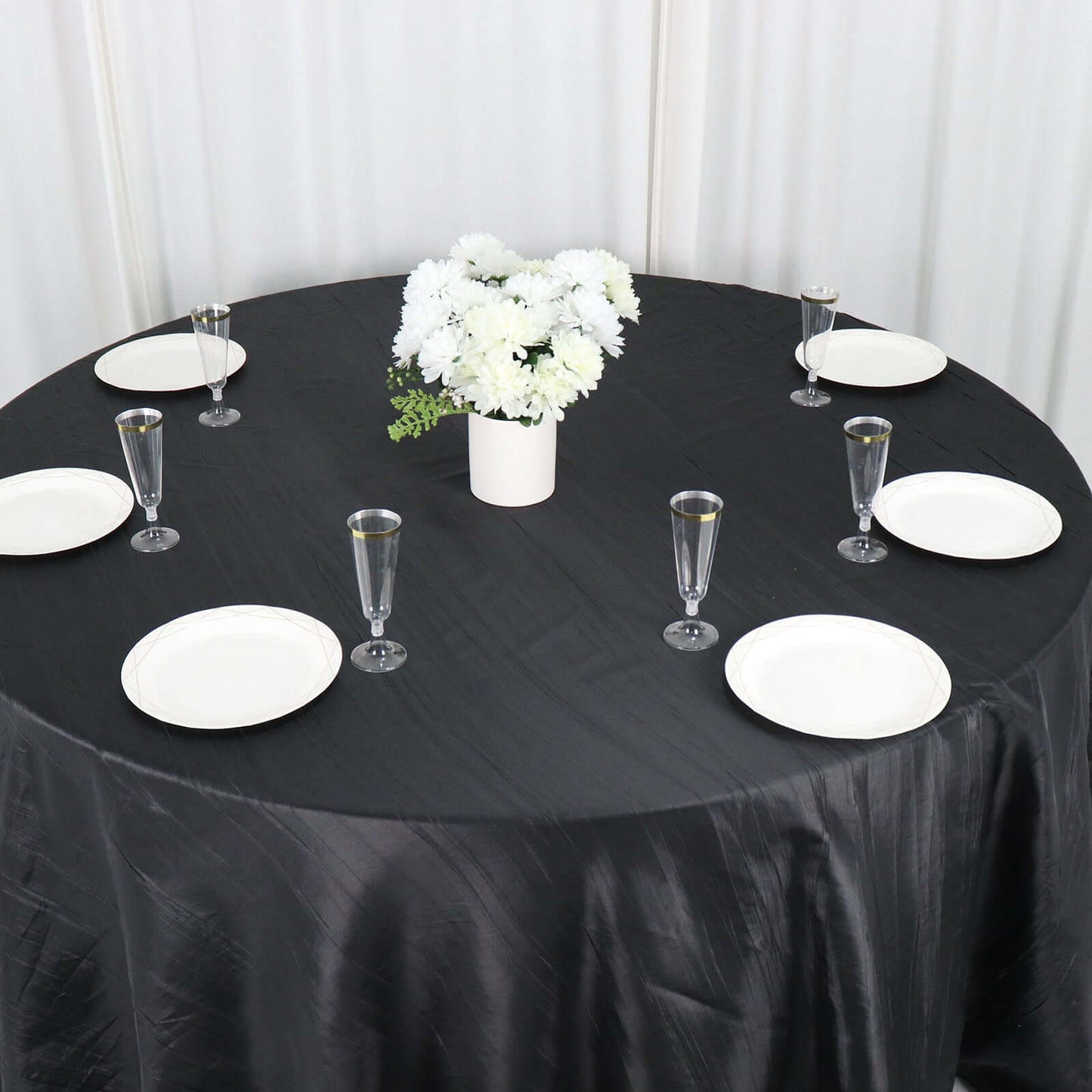 Taffeta 132" Round Tablecloth Black - Seamless Accordion Crinkle Design for Exquisite Occasions