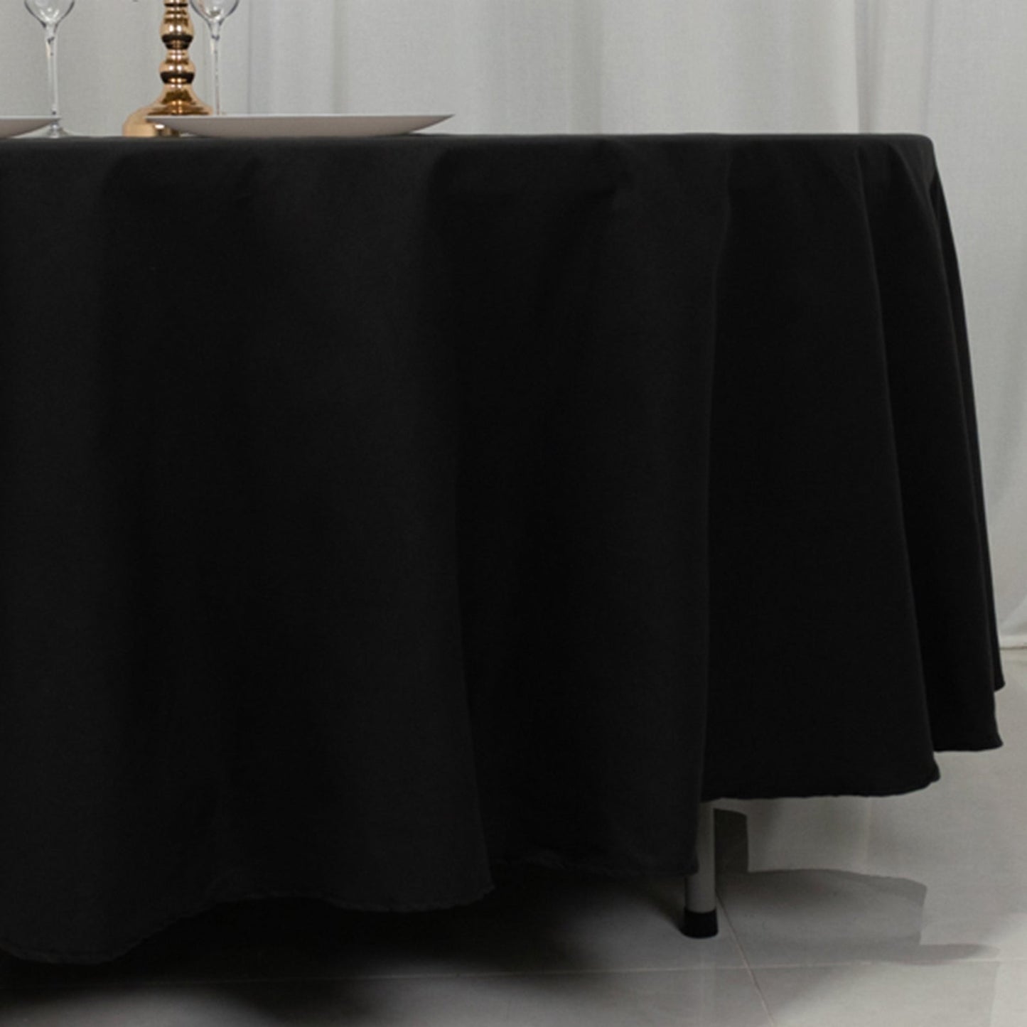 Cotton Blend 108" Round Tablecloth Black - Wrinkle-Resistant Design